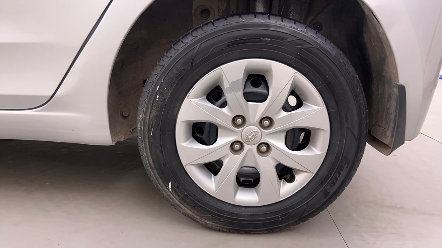 Used 2016 Hyundai Elite i20 Magna 1.2 Petrol Manual tyres LEFT REAR TYRE RIM VIEW