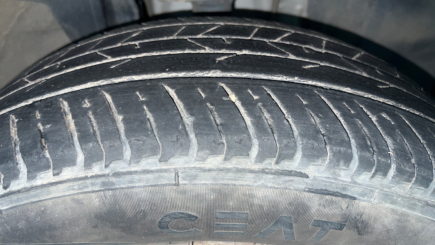 Used 2022 Renault Kiger RXT MT Petrol Manual tyres RIGHT FRONT TYRE TREAD VIEW