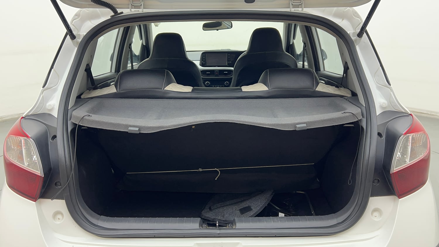 Used 2022 Hyundai Grand i10 Nios Sportz 1.2 Kappa VTVT Petrol Manual interior DICKY INSIDE VIEW