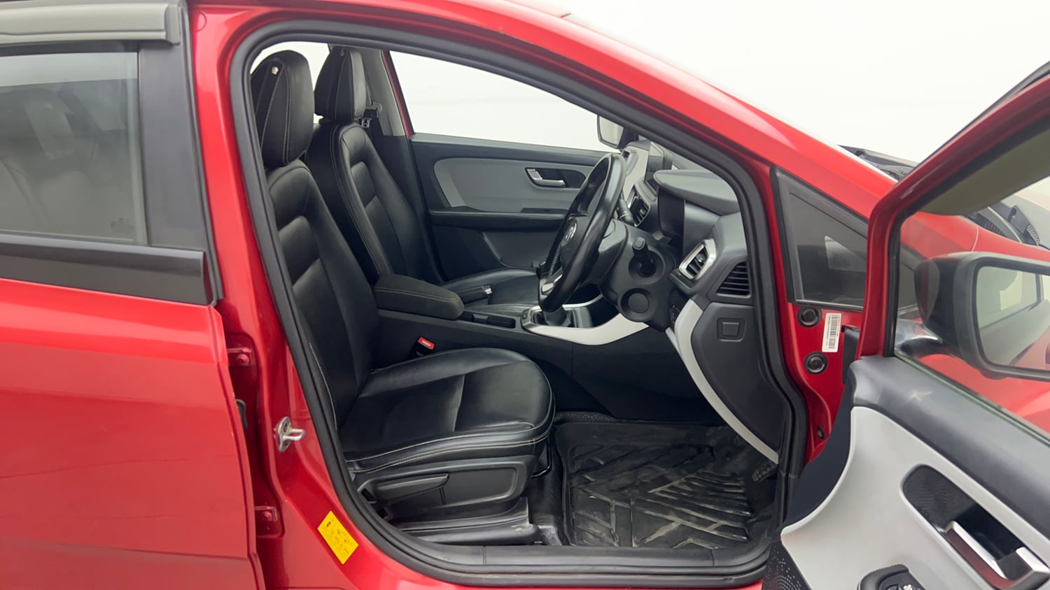 Used 2021 Tata Altroz XZ Diesel Diesel Manual interior RIGHT SIDE FRONT DOOR CABIN VIEW