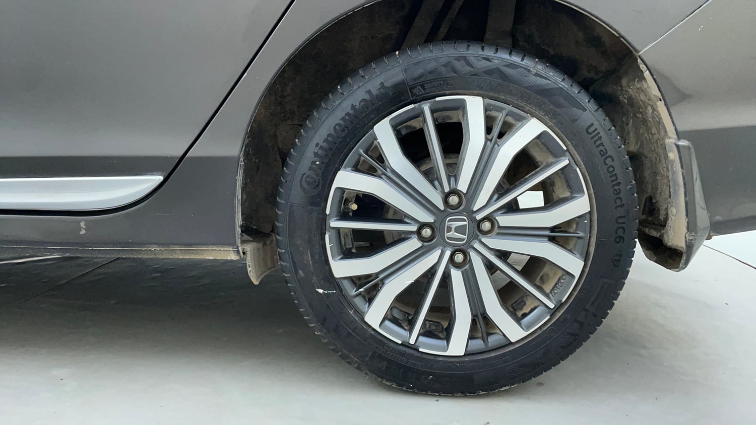 Used 2018 Honda City ZX CVT Petrol Petrol Automatic tyres LEFT REAR TYRE RIM VIEW