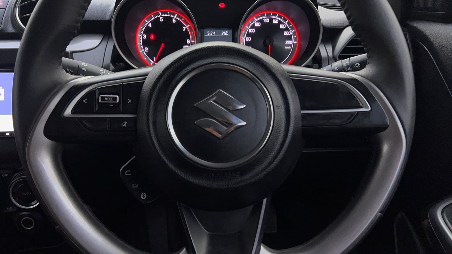 Used 2020 Maruti Suzuki Swift ZXi AMT Petrol Automatic top_features Airbags