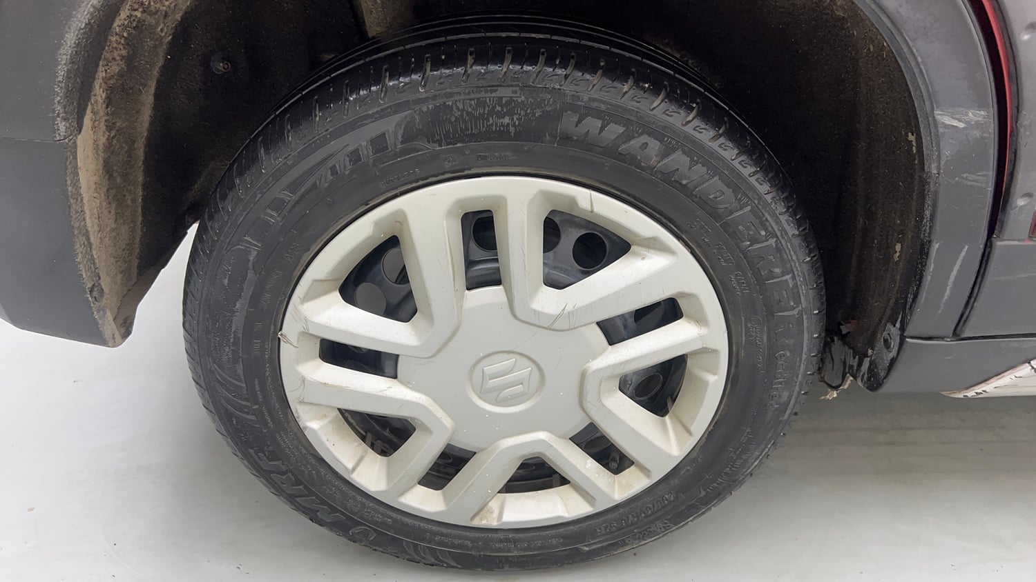Used 2017 Maruti Suzuki Vitara Brezza VDi (O) Diesel Manual tyres RIGHT REAR TYRE RIM VIEW