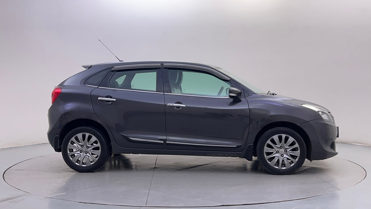 Used 2018 Maruti Suzuki Baleno Alpha 1.2 AT Petrol Automatic exterior RIGHT SIDE VIEW
