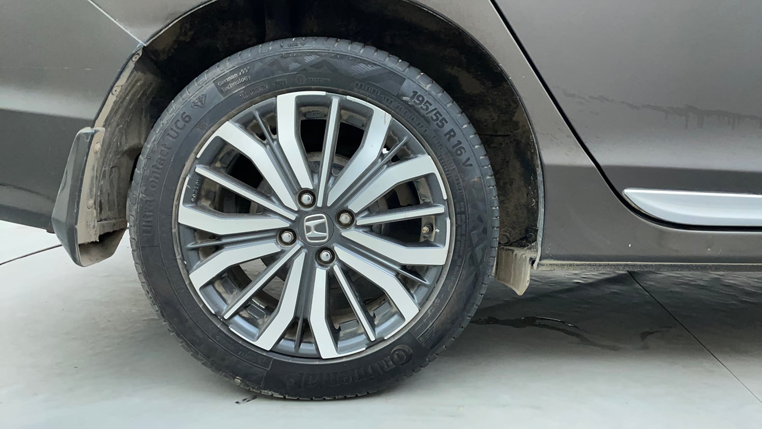 Used 2018 Honda City ZX CVT Petrol Petrol Automatic tyres RIGHT REAR TYRE RIM VIEW