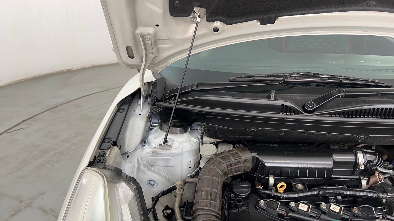 Used 2016 Maruti Suzuki Baleno Delta Petrol+CNG (Outside Fitted) Cng Manual engine ENGINE RIGHT SIDE HINGE & APRON VIEW