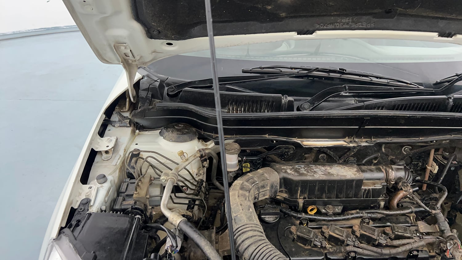 Used 2022 Toyota Urban Cruiser Premium Grade MT Petrol Manual engine ENGINE RIGHT SIDE HINGE & APRON VIEW