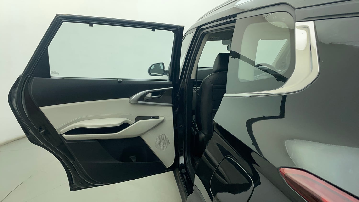 Used 2023 Kia Carens Prestige Plus 1.5 Diesel iMT 7 STR Diesel Manual interior LEFT REAR DOOR OPEN VIEW