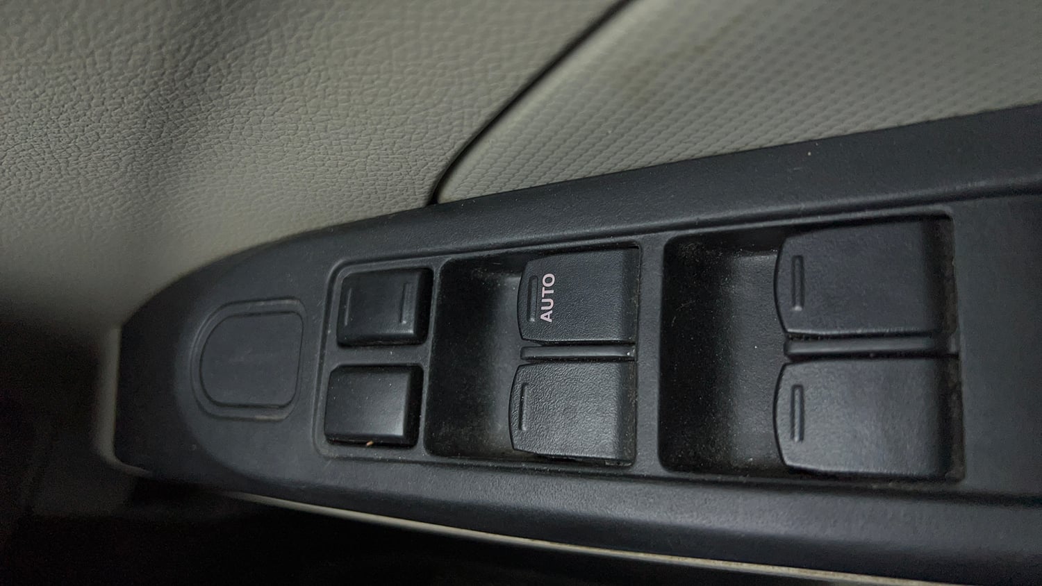 Used 2018 Maruti Suzuki Celerio VXi AMT Petrol Automatic top_features Power windows