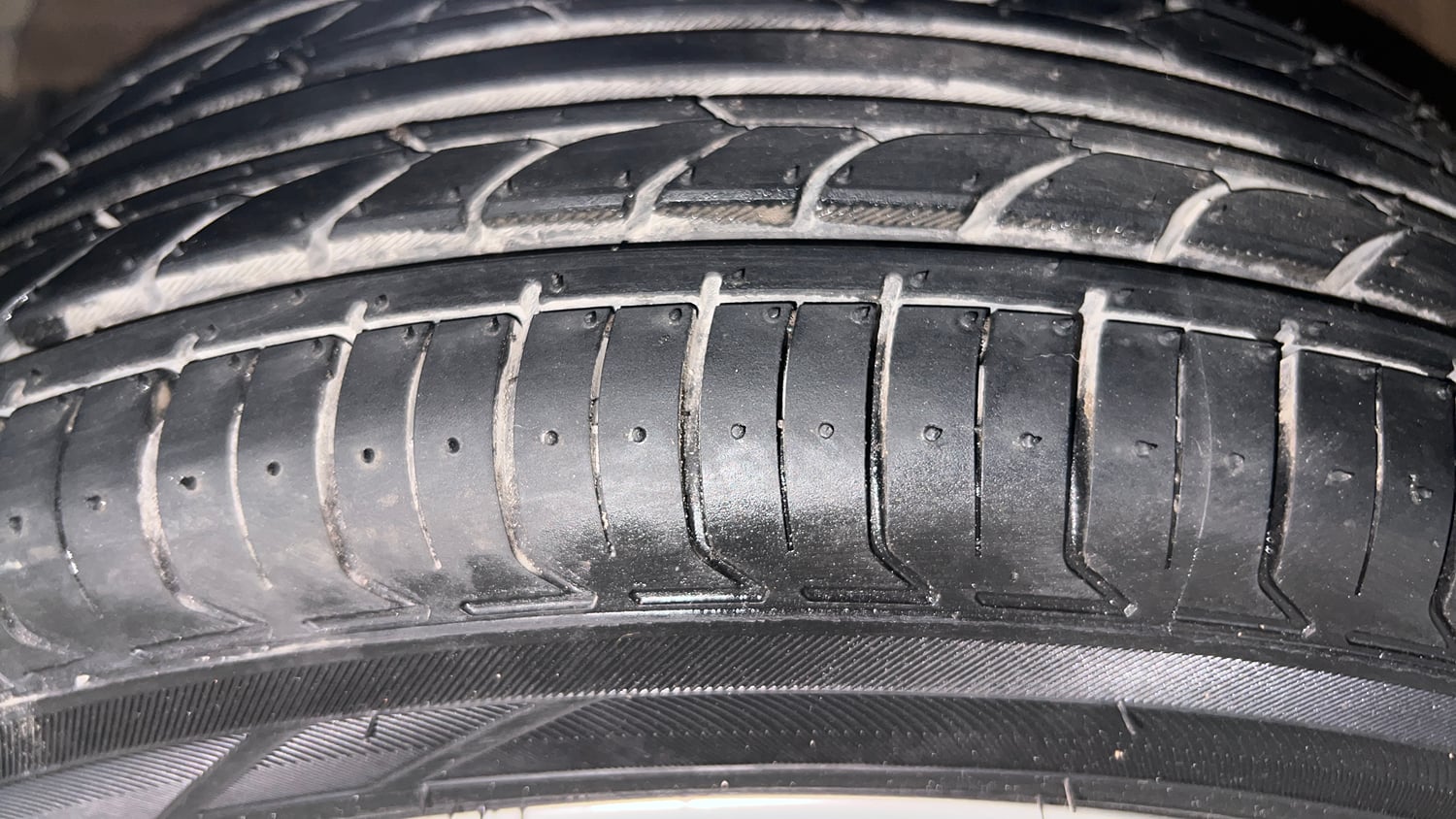 Used 2018 Maruti Suzuki Swift ZXi AMT Petrol Automatic tyres LEFT FRONT TYRE TREAD VIEW