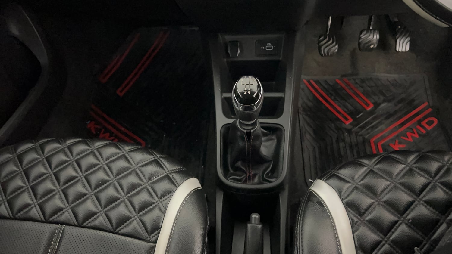 Used 2021 Renault Kwid RXT Petrol Manual interior GEAR  KNOB VIEW