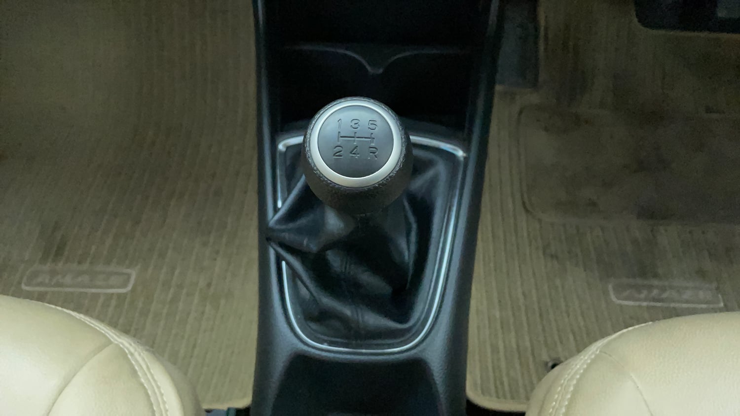 Used 2022 Honda Amaze VX MT 1.2 Petrol Petrol Manual interior GEAR  KNOB VIEW