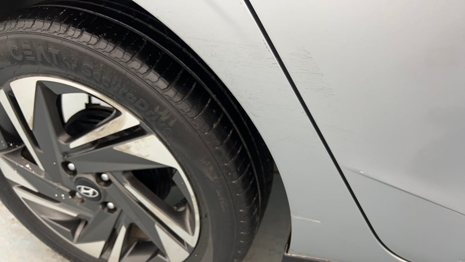 Used 2023 Hyundai i20 Asta (O) 1.2 IVT Petrol Automatic dents MINOR SCRATCH