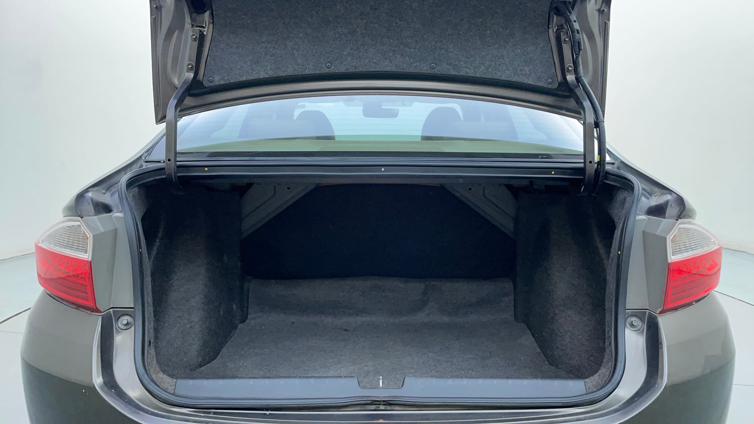 Used 2018 Honda City ZX CVT Petrol Petrol Automatic interior DICKY INSIDE VIEW