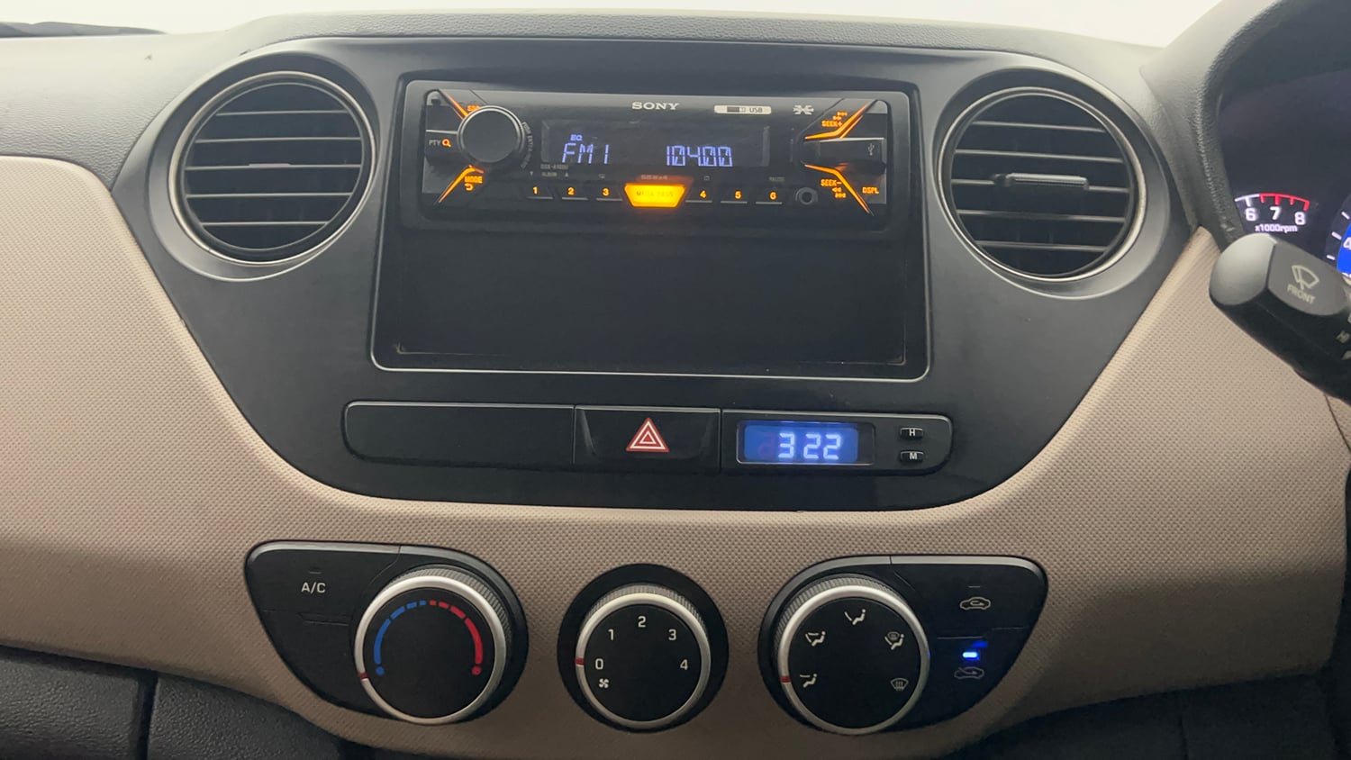 Used 2015 Hyundai Xcent Base 1.2 Petrol Manual interior MUSIC SYSTEM & AC CONTROL VIEW