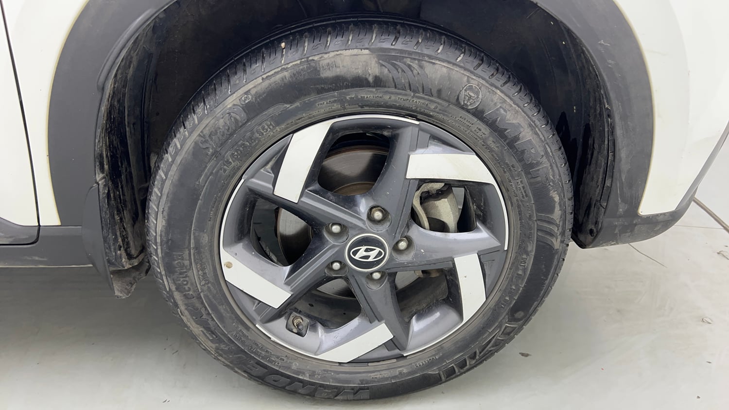 Used 2021 Hyundai Venue SX Plus 1.0 Turbo DCT Petrol Automatic tyres RIGHT FRONT TYRE RIM VIEW
