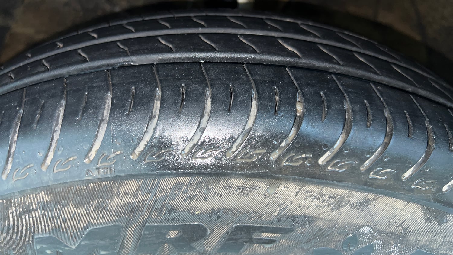 Used 2024 Maruti Suzuki Swift VXi (O) AMT Petrol Automatic tyres LEFT FRONT TYRE TREAD VIEW