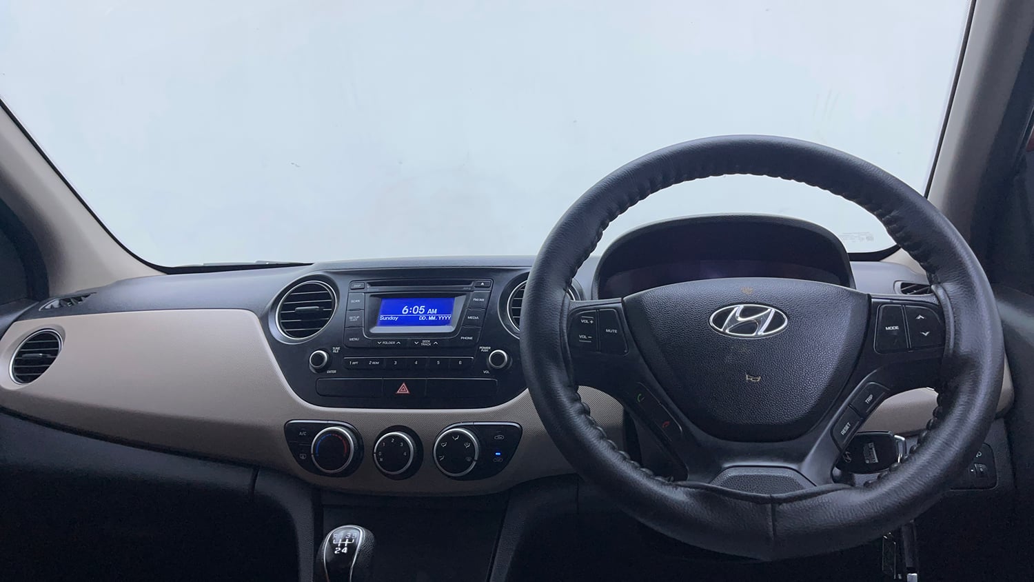 Used 2015 Hyundai Xcent S 1.1 CRDi Diesel Manual interior DASHBOARD VIEW