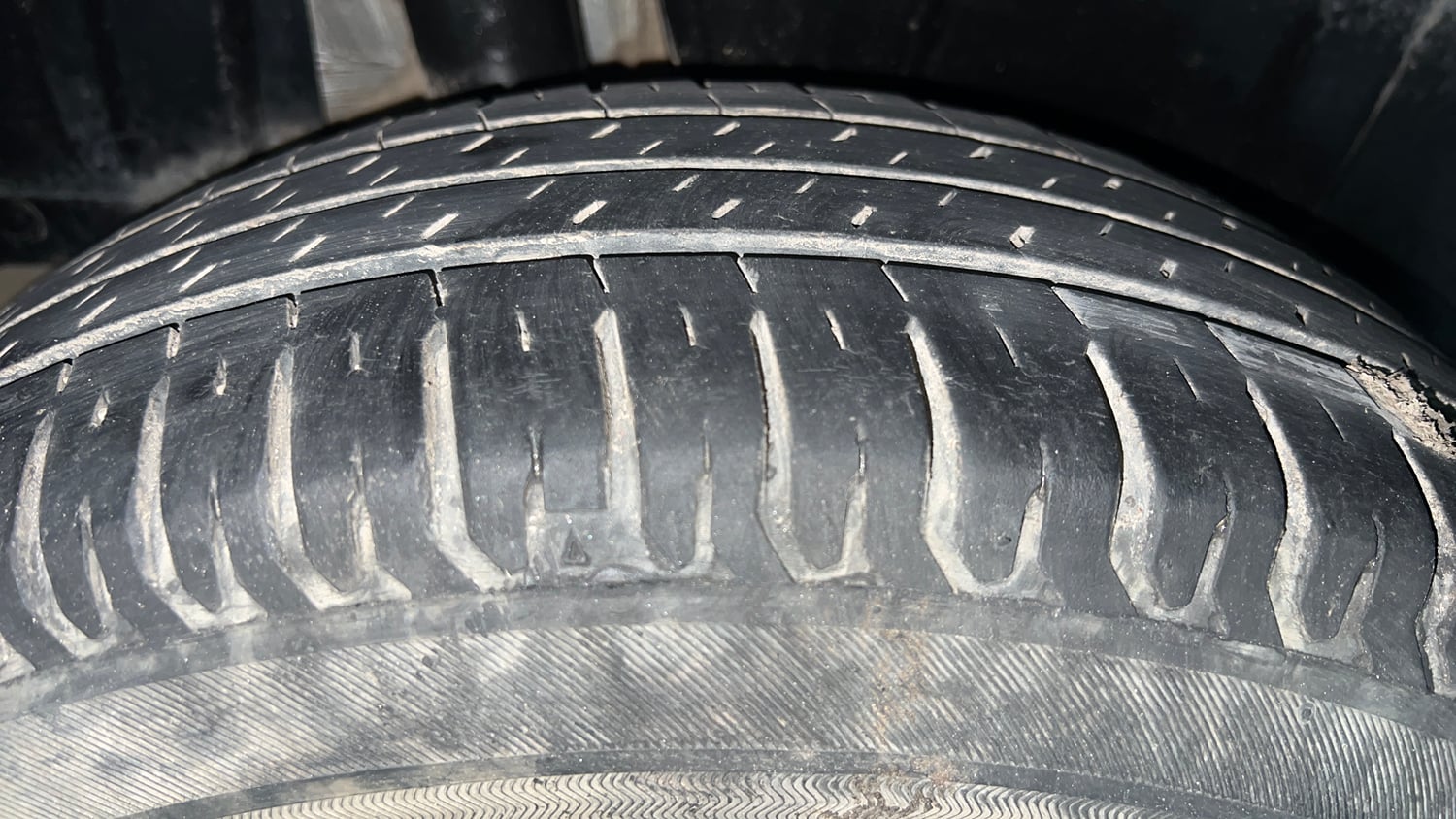 Used 2021 Maruti Suzuki XL6 Zeta MT Petrol Petrol Manual tyres RIGHT REAR TYRE TREAD VIEW
