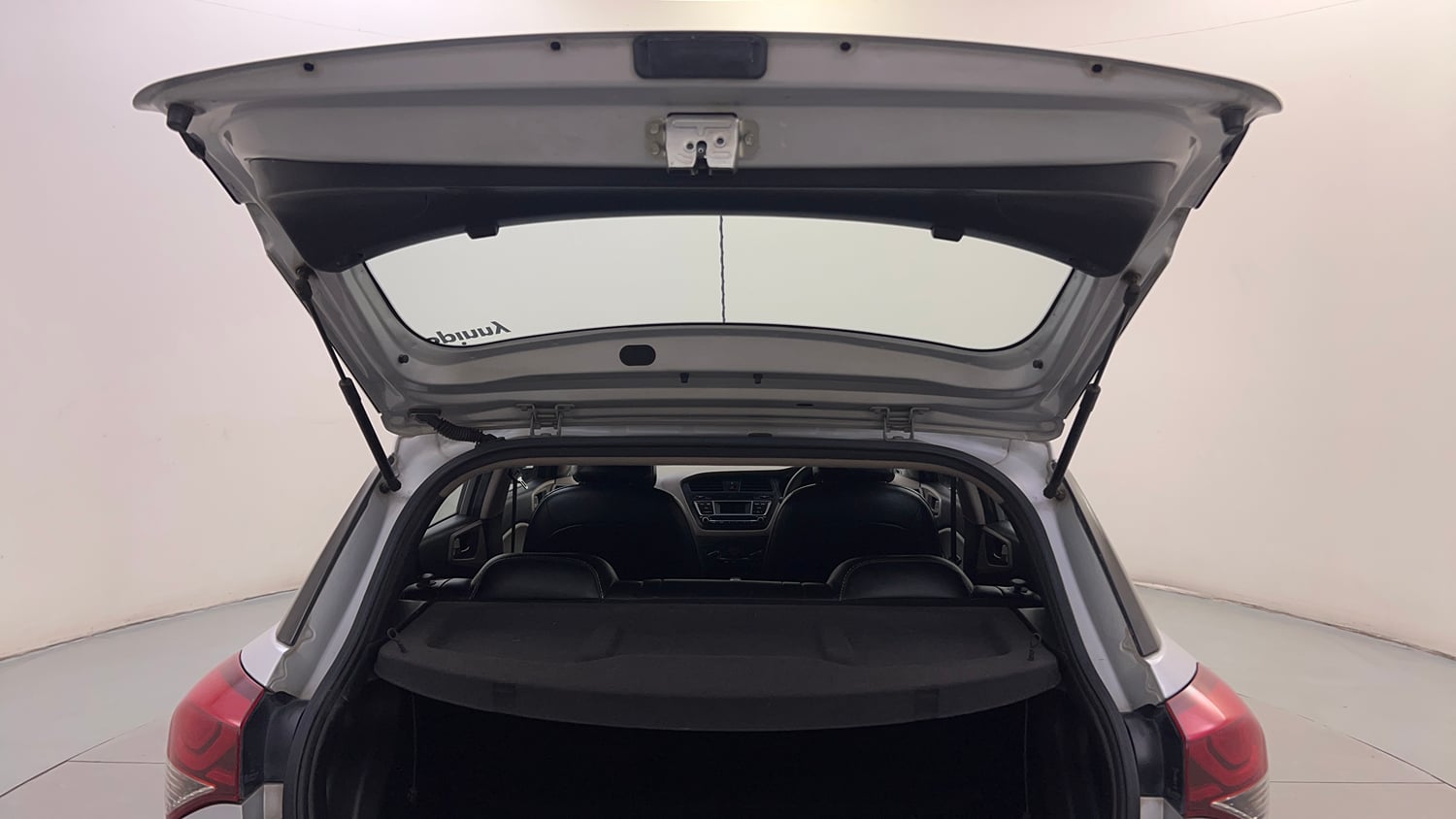 Used 2016 Hyundai Elite i20 Magna 1.2 Petrol Manual interior DICKY DOOR OPEN VIEW