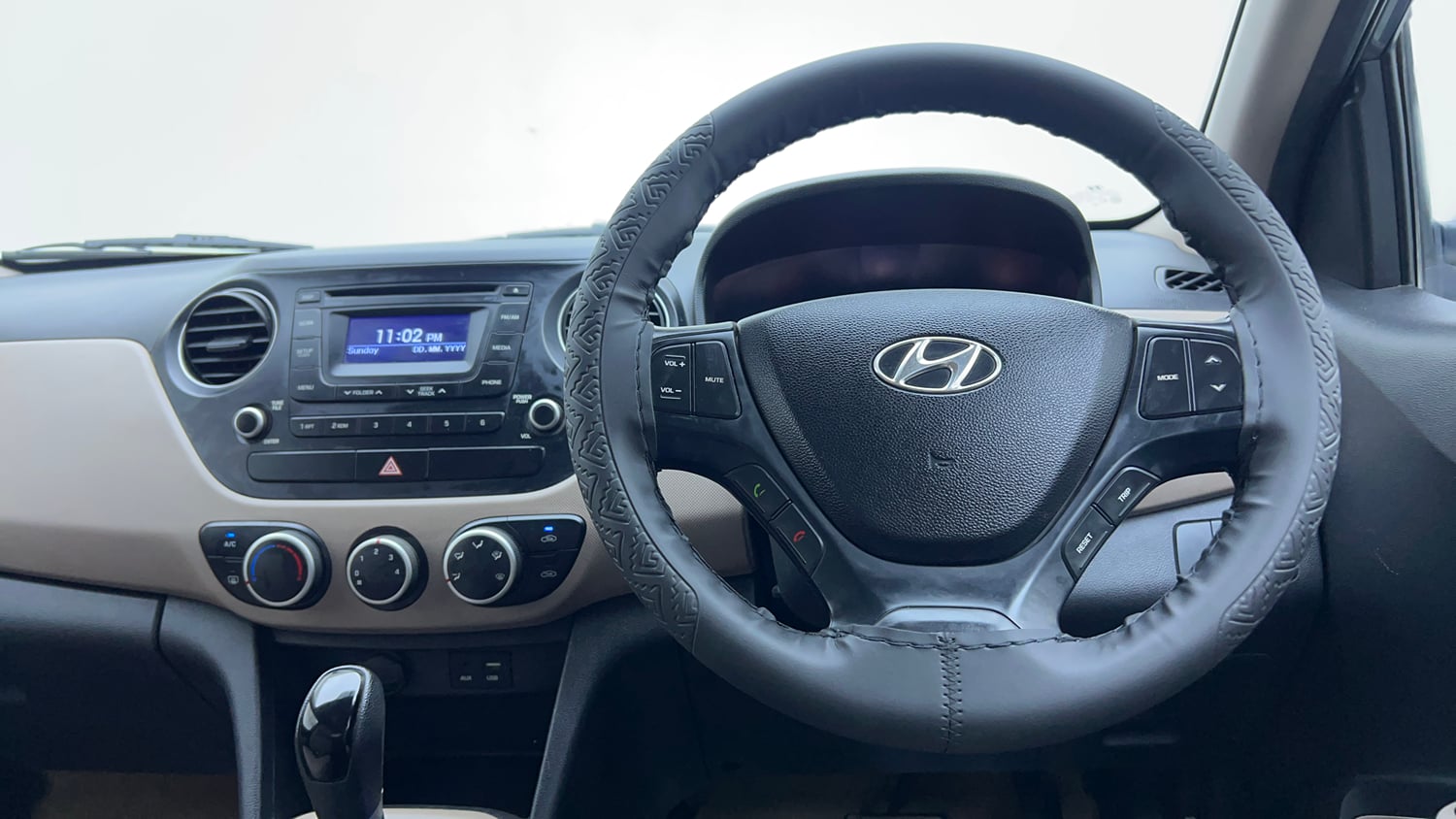 Used 2015 Hyundai Grand i10 Asta AT 1.2 Kappa VTVT Petrol Automatic interior STEERING VIEW