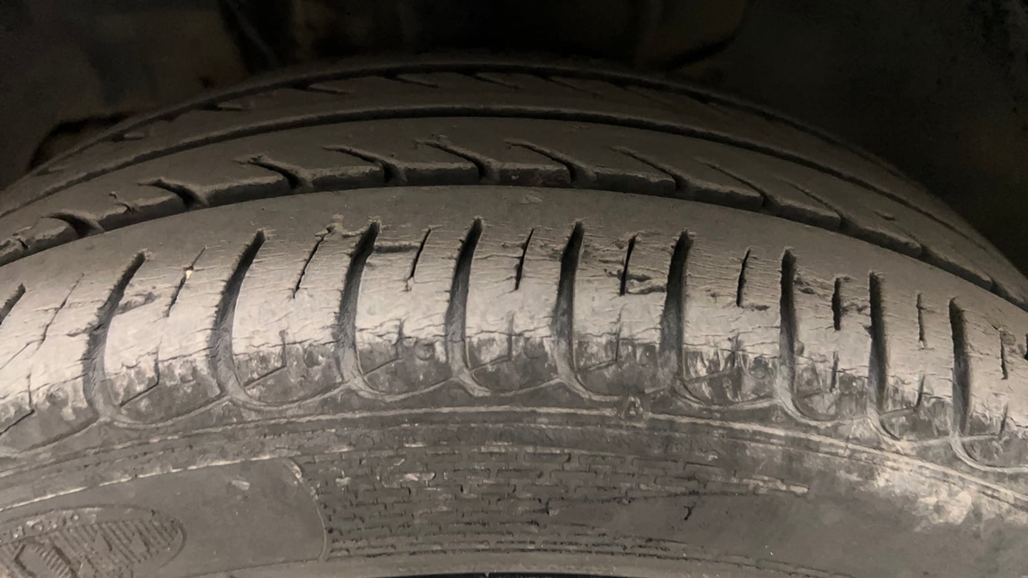 Used 2019 Tata Tiago Revotron XZ Plus Dual Tone Petrol Manual tyres LEFT FRONT TYRE TREAD VIEW