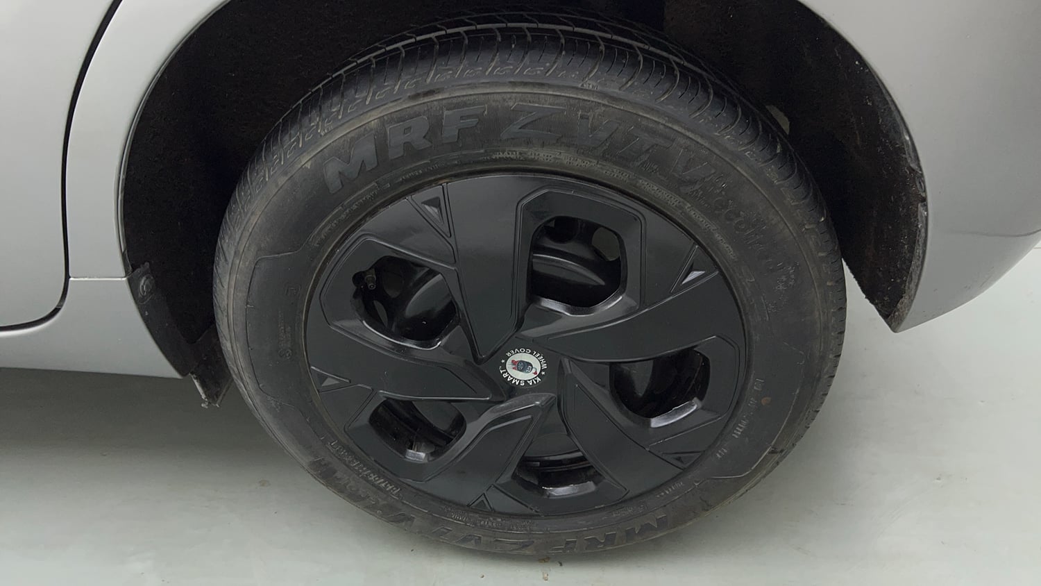 Used 2016 Maruti Suzuki Baleno Delta 1.2 Petrol Manual tyres LEFT REAR TYRE RIM VIEW