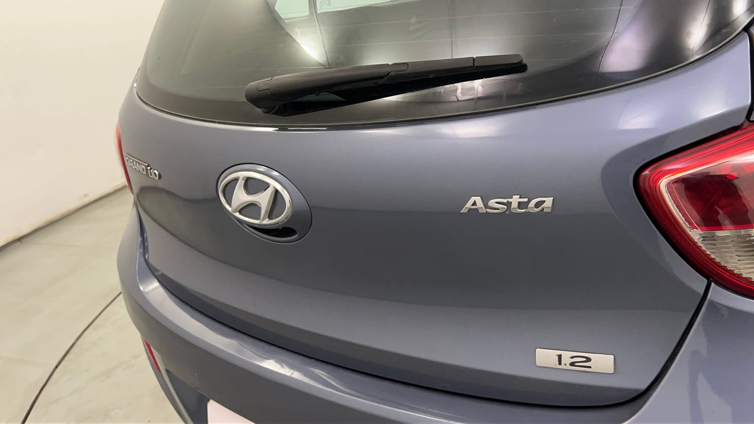 Used 2016 Hyundai Grand i10 Asta 1.2 Kappa VTVT (O) Petrol Manual dents MINOR DENT