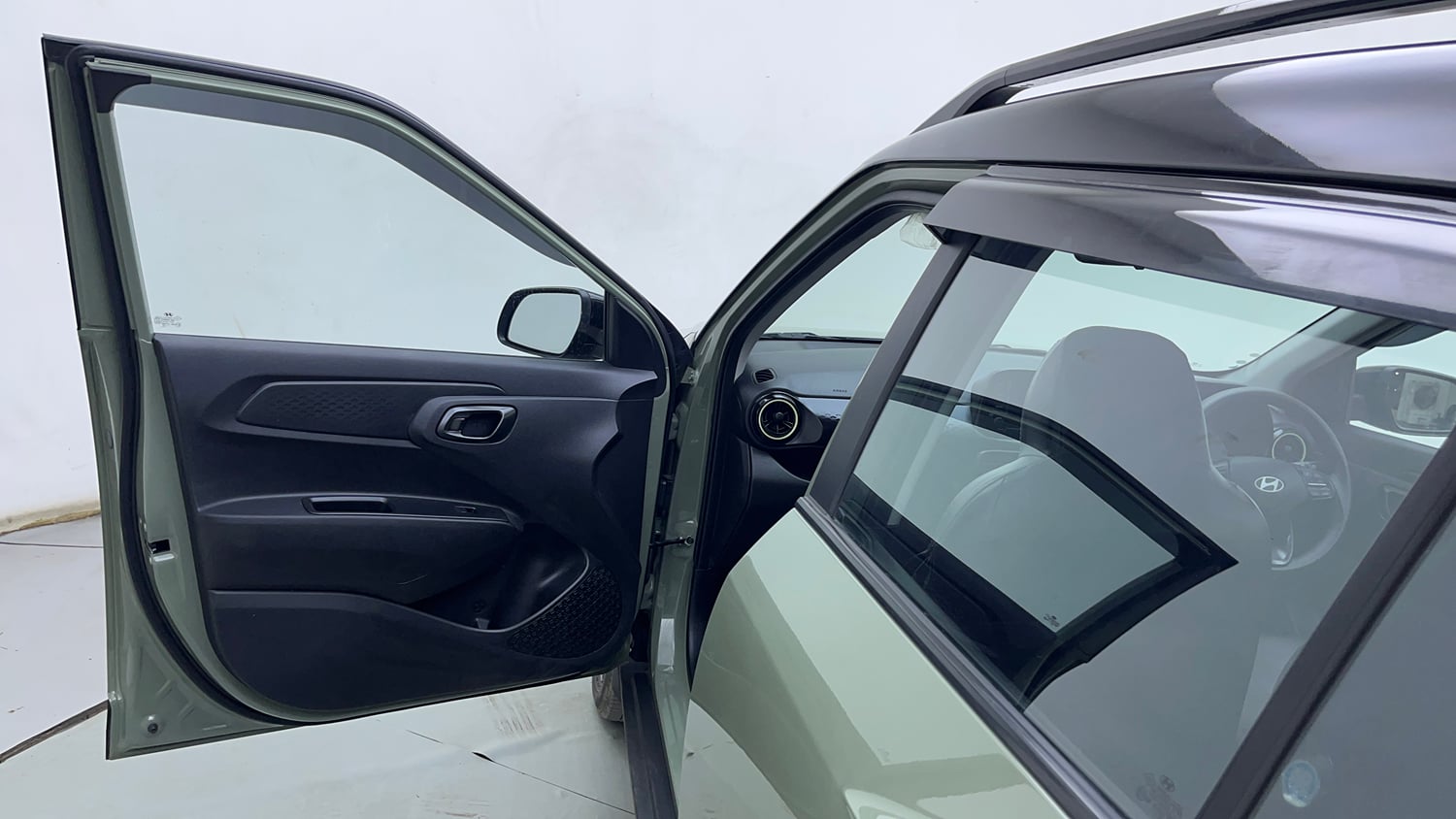 Used 2024 Hyundai Exter SX 1.2 MT Dual Tone Petrol Manual interior LEFT FRONT DOOR OPEN VIEW