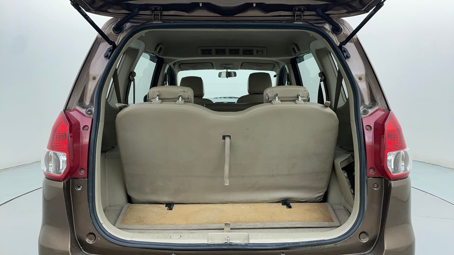 Used 2015 Maruti Suzuki Ertiga ZXi Petrol Manual interior DICKY INSIDE VIEW