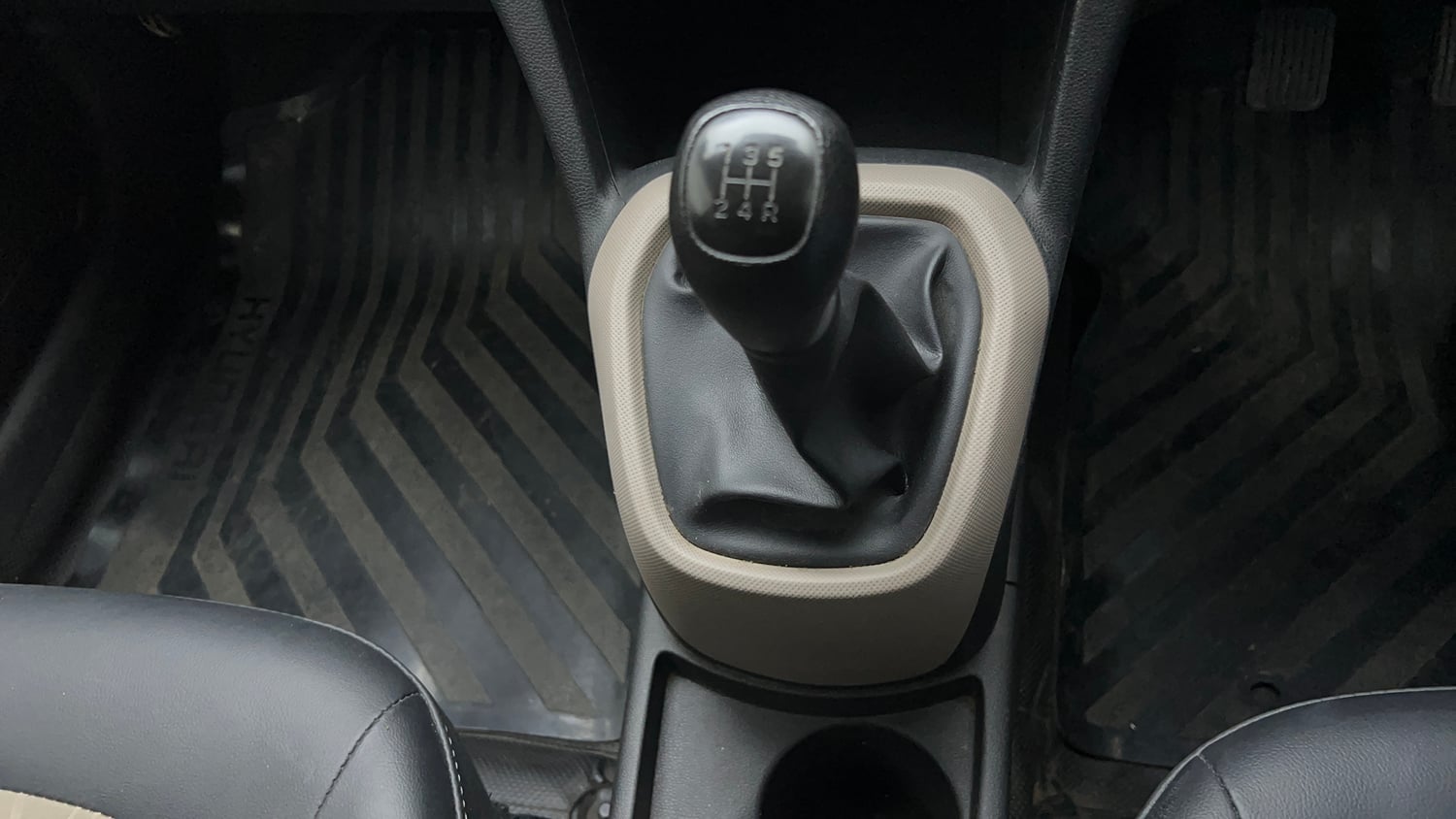 Used 2018 Hyundai Grand i10 Magna 1.2 Kappa VTVT Petrol Manual interior GEAR  KNOB VIEW