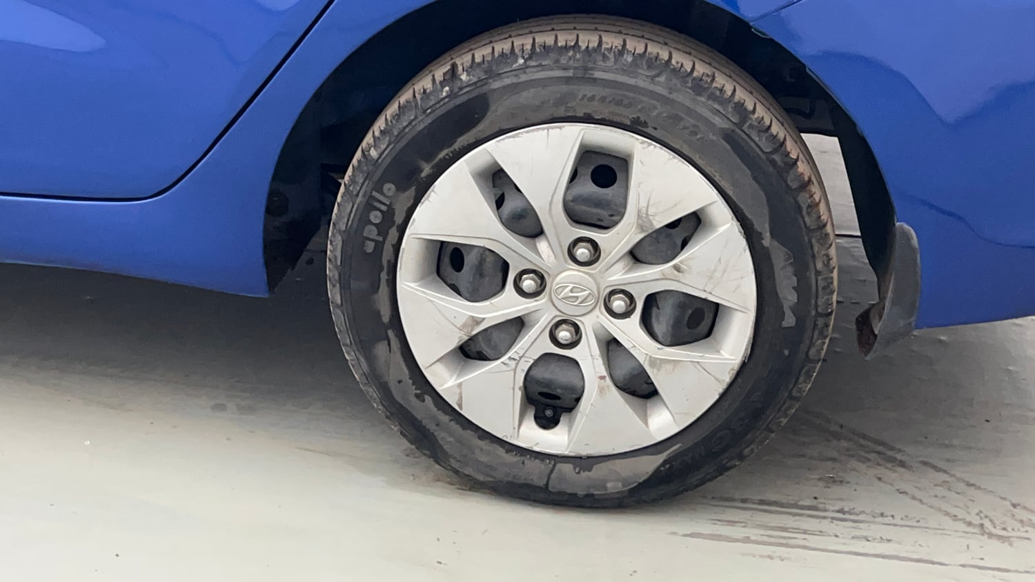 Used 2015 Hyundai Xcent Base 1.2 Petrol Manual tyres LEFT REAR TYRE RIM VIEW