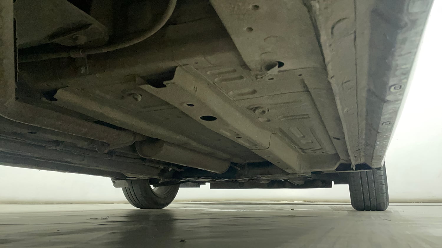 Used 2024 Tata Altroz XZA Plus (S) Dark Edition Petrol Automatic extra REAR RIGHT UNDERBODY VIEW