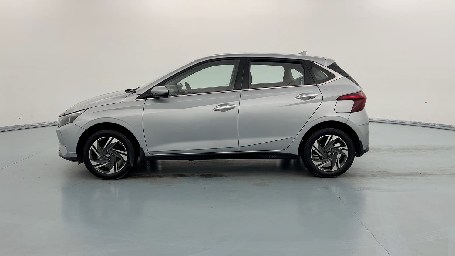 Used 2023 Hyundai i20 Asta (O) 1.2 IVT Petrol Automatic exterior LEFT SIDE VIEW
