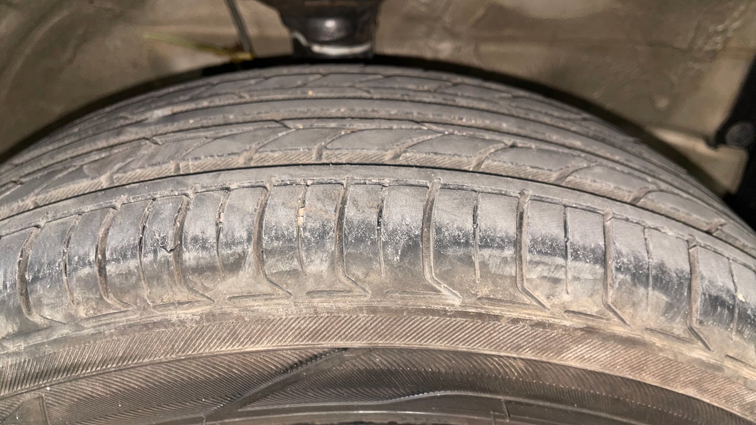 Used 2016 Maruti Suzuki Wagon R VXI Petrol Manual tyres RIGHT FRONT TYRE TREAD VIEW