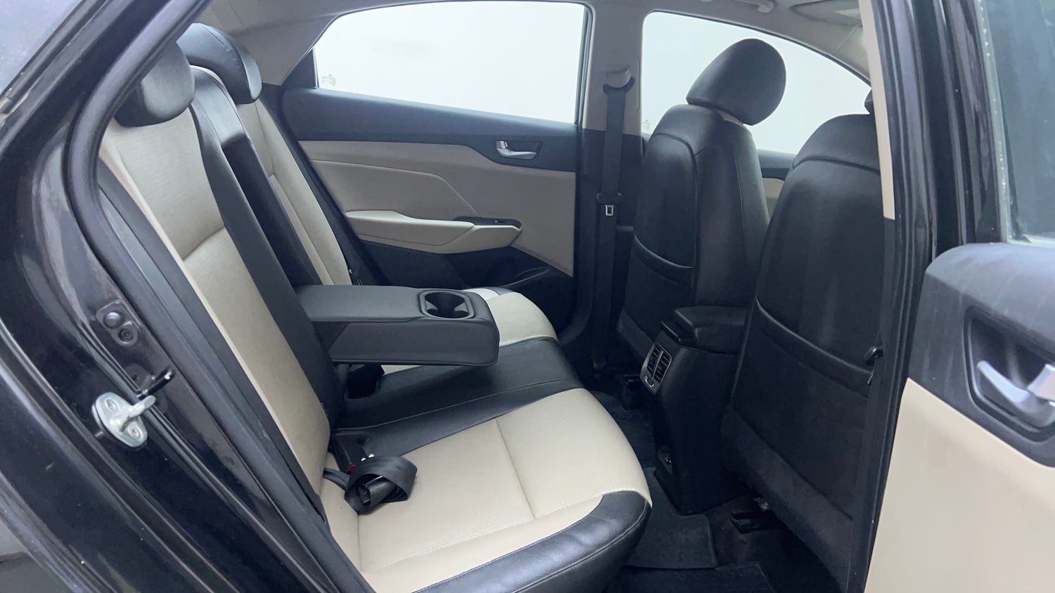 Used 2018 Hyundai Verna SX (O) 1.6 VTVT AT Petrol Automatic interior RIGHT SIDE REAR DOOR CABIN VIEW