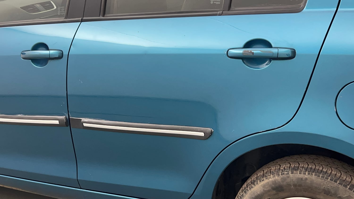 Used 2013 Maruti Suzuki Swift Dzire VXI Petrol Manual dents MINOR SCRATCH