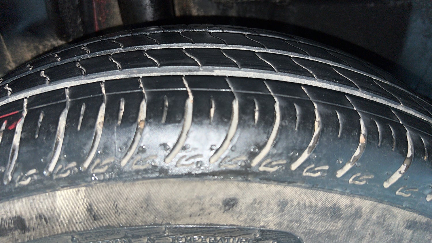 Used 2024 Maruti Suzuki Swift VXi (O) AMT Petrol Automatic tyres RIGHT REAR TYRE TREAD VIEW
