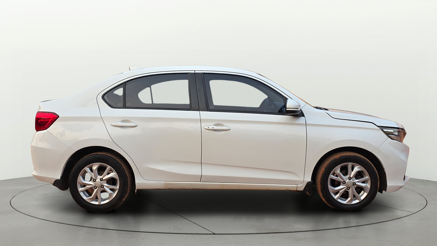 Used 2019 Honda Amaze 1.2 V CVT Petrol Petrol Automatic exterior RIGHT SIDE VIEW