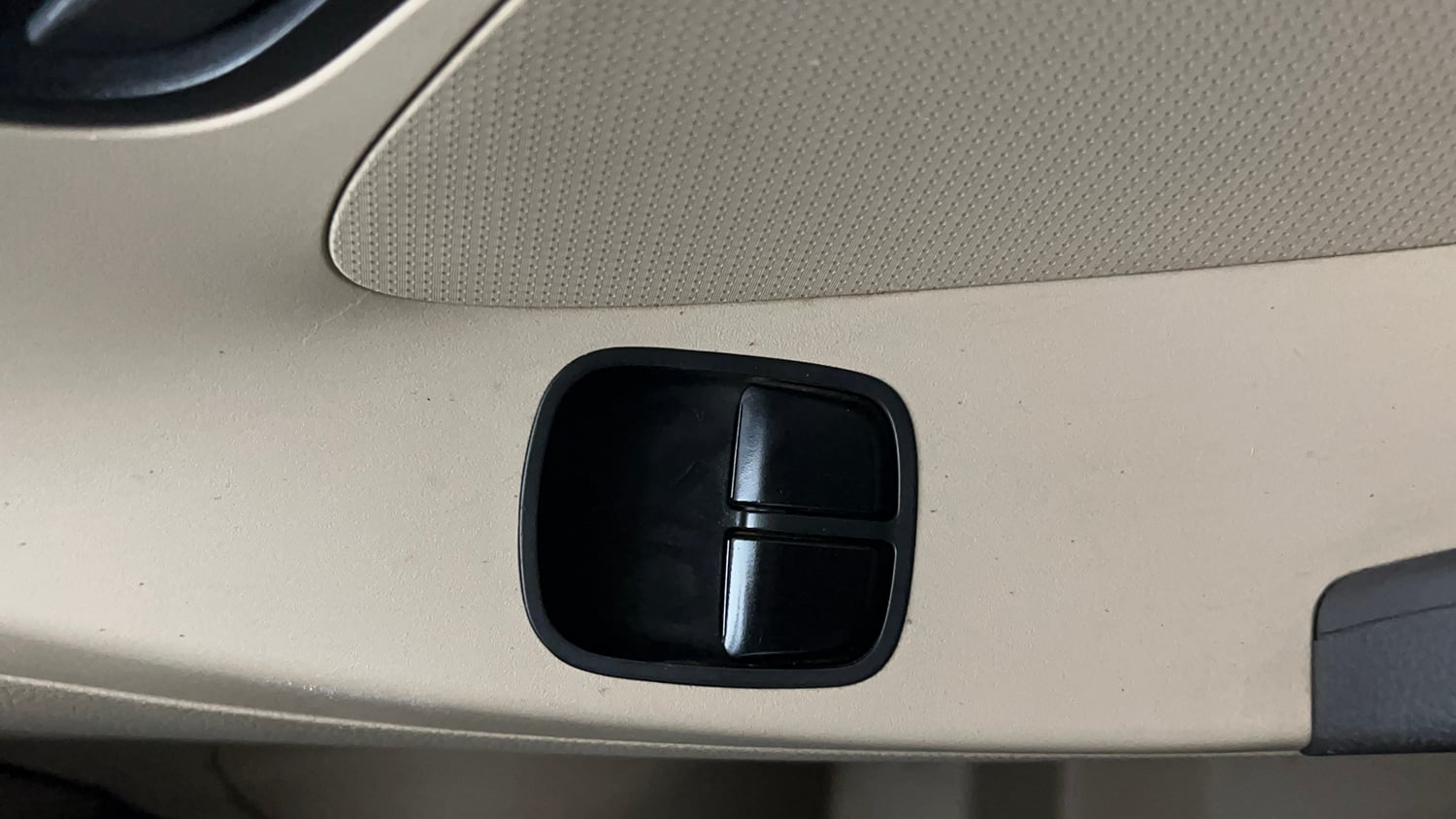 Used 2016 Hyundai Eon Magna + Petrol Manual top_features Power windows