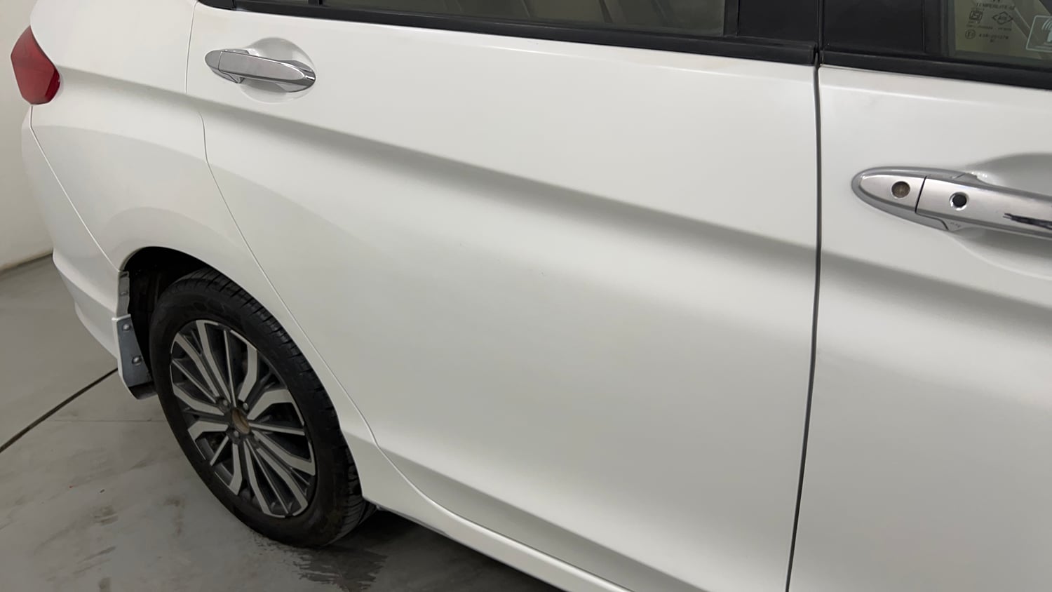 Used 2018 Honda City VX CVT Petrol Petrol Automatic dents MINOR DENT