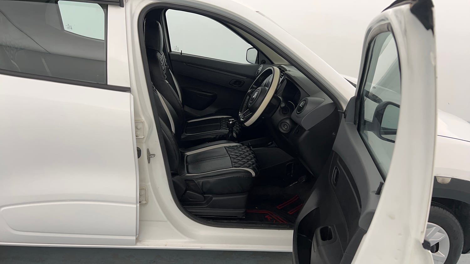 Used 2021 Renault Kwid RXT Petrol Manual interior RIGHT SIDE FRONT DOOR CABIN VIEW