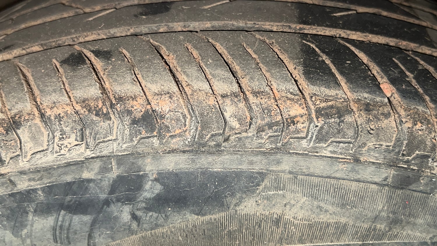 Used 2017 Hyundai Elite i20 Asta 1.2 Petrol Manual tyres RIGHT FRONT TYRE TREAD VIEW