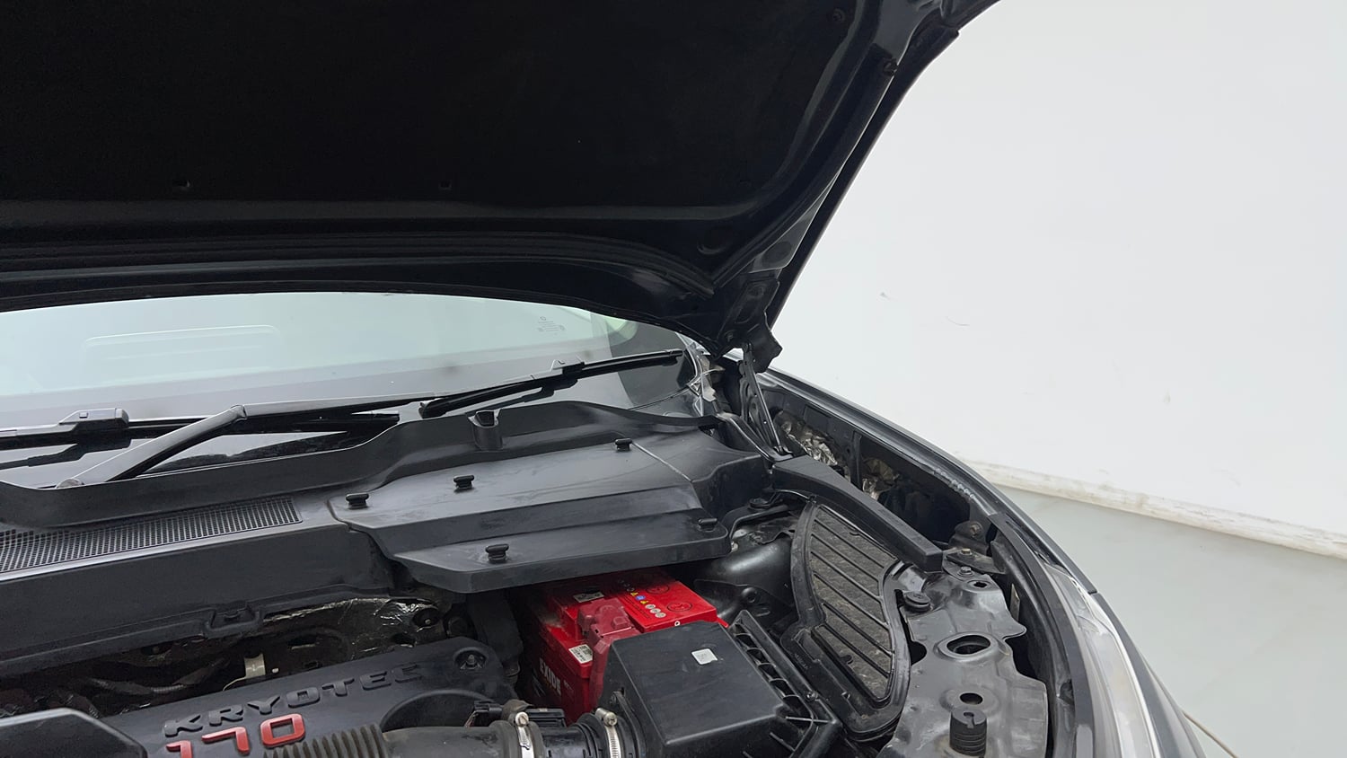 Used 2021 Tata Harrier XZ Diesel Manual engine ENGINE LEFT SIDE HINGE & APRON VIEW