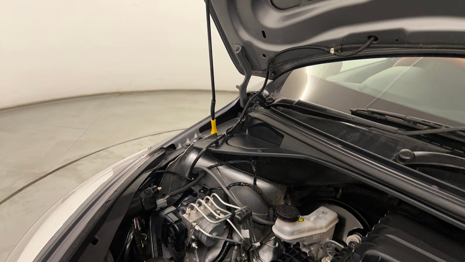 Used 2019 Tata Tiago Revotron XZ Plus Dual Tone Petrol Manual engine ENGINE RIGHT SIDE HINGE & APRON VIEW