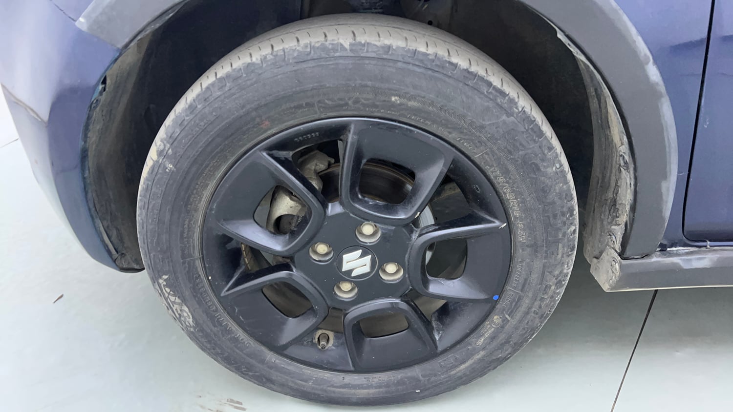 Used 2023 Maruti Suzuki Ignis Zeta 1.2 AMT Petrol Automatic tyres LEFT FRONT TYRE RIM VIEW