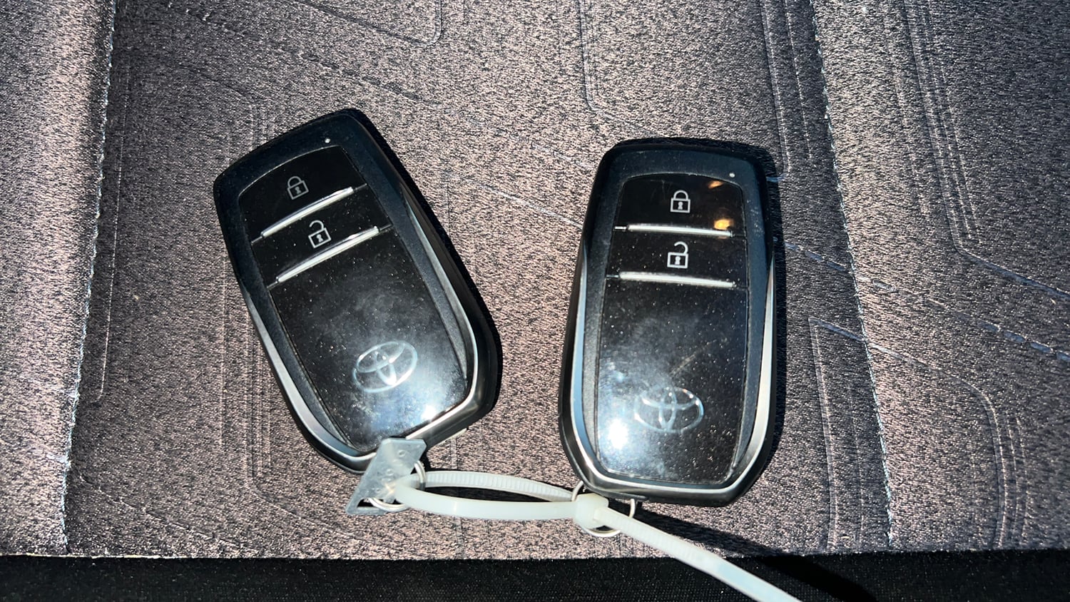 Used 2023 Toyota Innova Hycross VX Hybrid 7 STR Hybrid Automatic extra CAR KEY VIEW