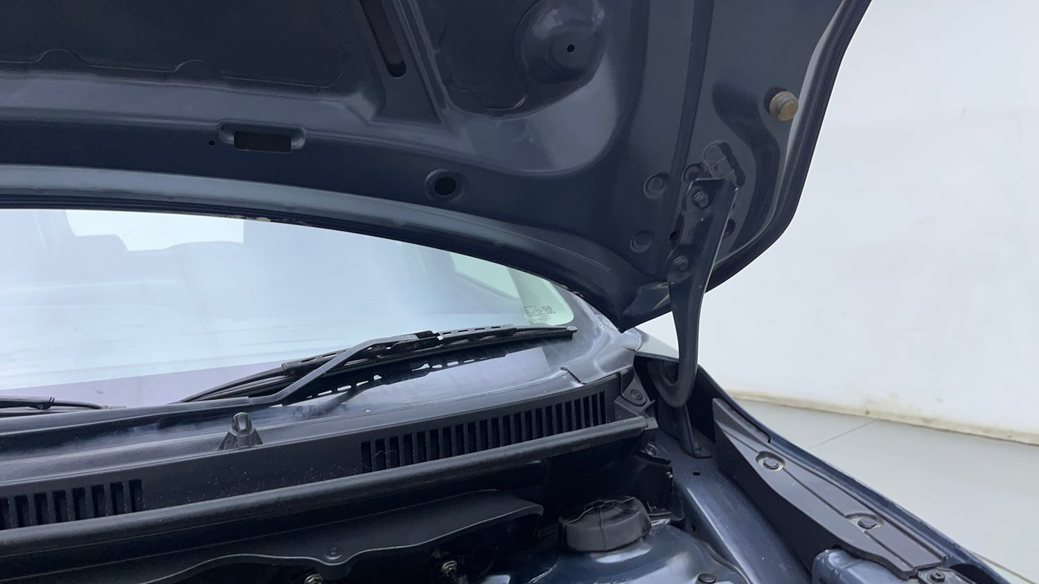 Used 2022 Maruti Suzuki Baleno Delta MT Petrol Manual engine ENGINE LEFT SIDE HINGE & APRON VIEW
