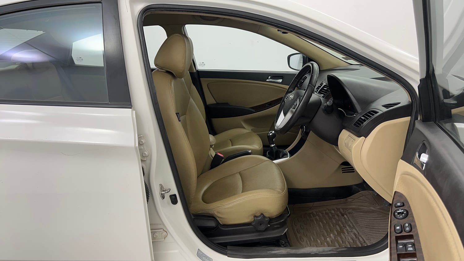 Used 2014 Hyundai Verna Fluidic 1.6 VTVT SX Petrol Manual interior RIGHT SIDE FRONT DOOR CABIN VIEW