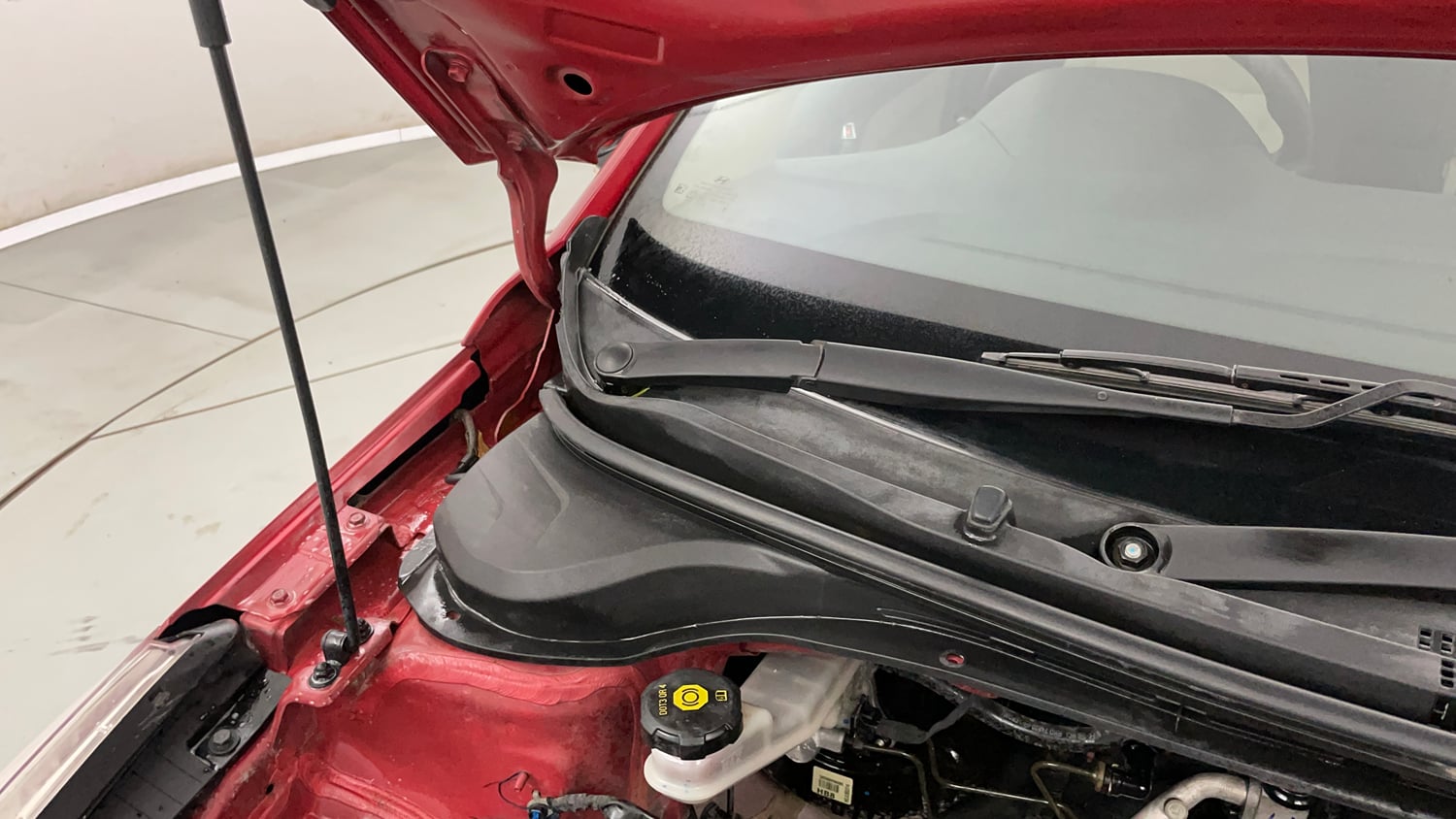 Used 2018 Hyundai Verna EX 1.4 VTVT Petrol Manual engine ENGINE RIGHT SIDE HINGE & APRON VIEW